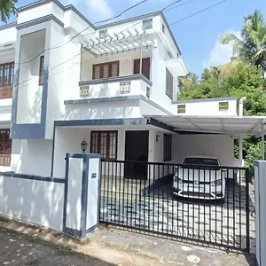 villa-moms.hotels-alappuzha.com/